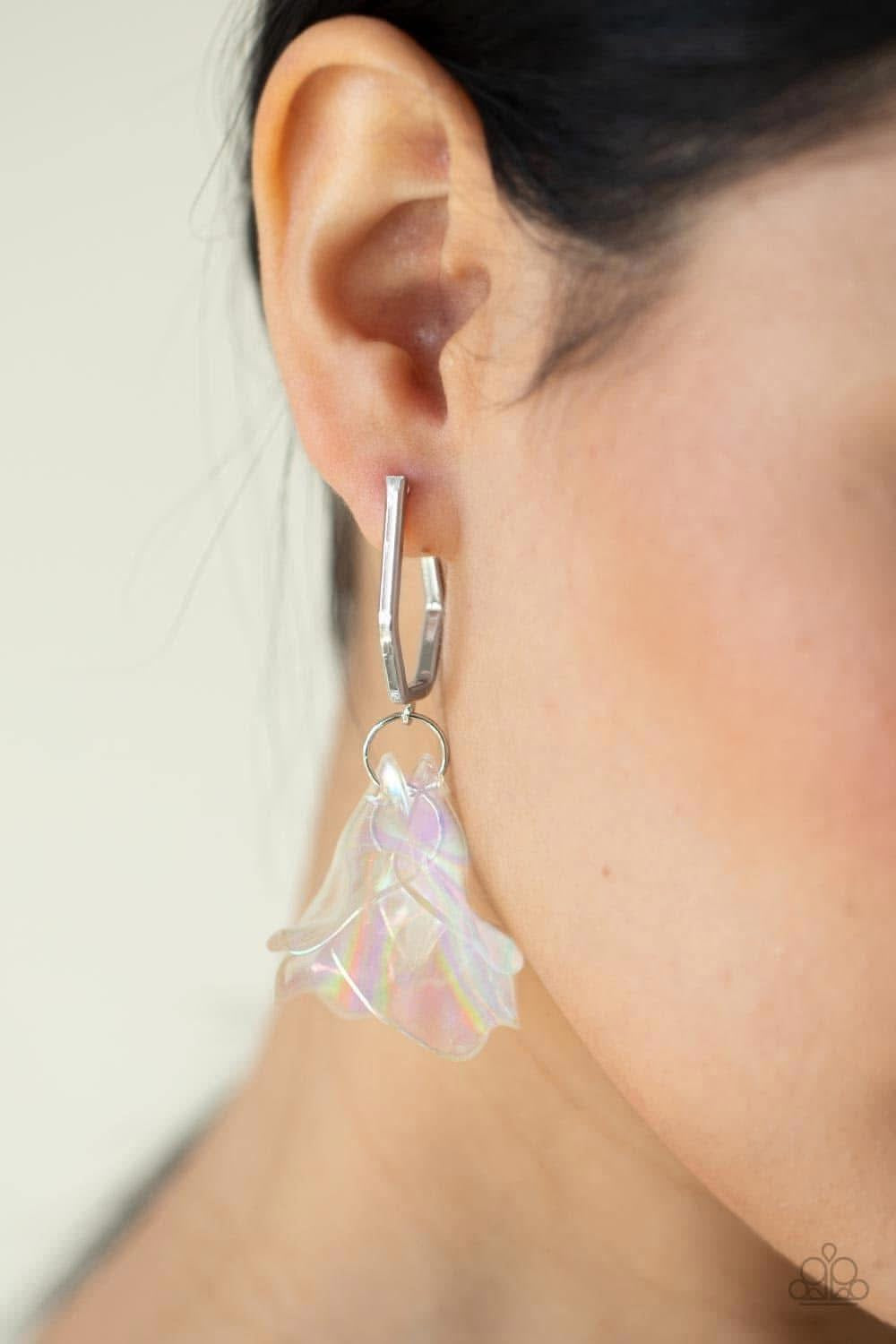 Iridescent silver