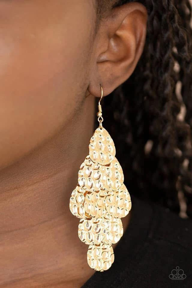 Circle hammered dangle