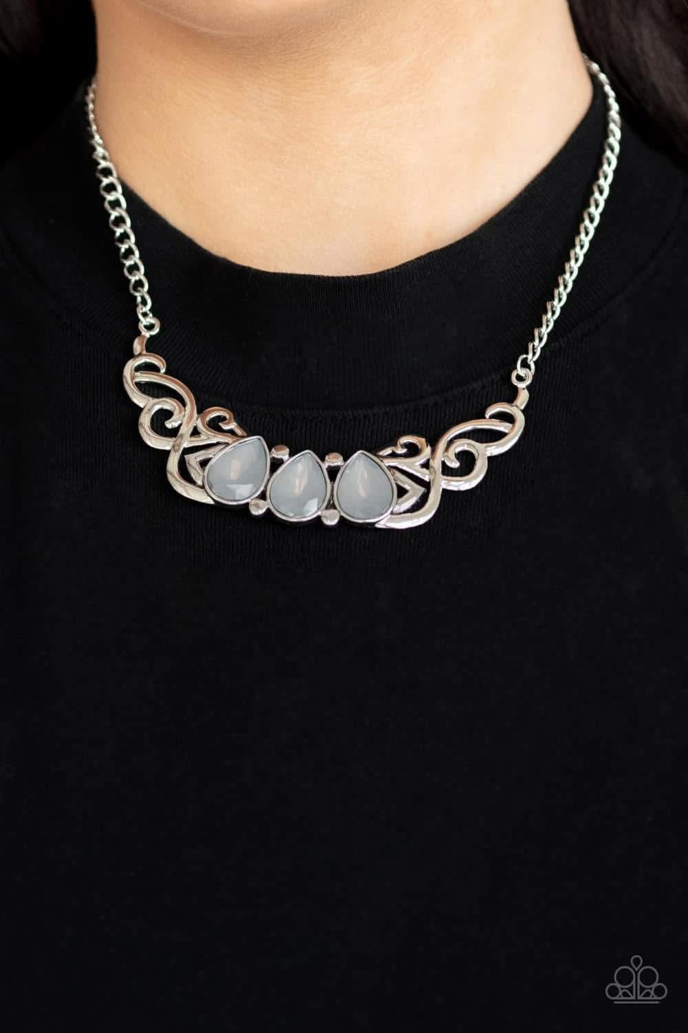 Iridescent statement