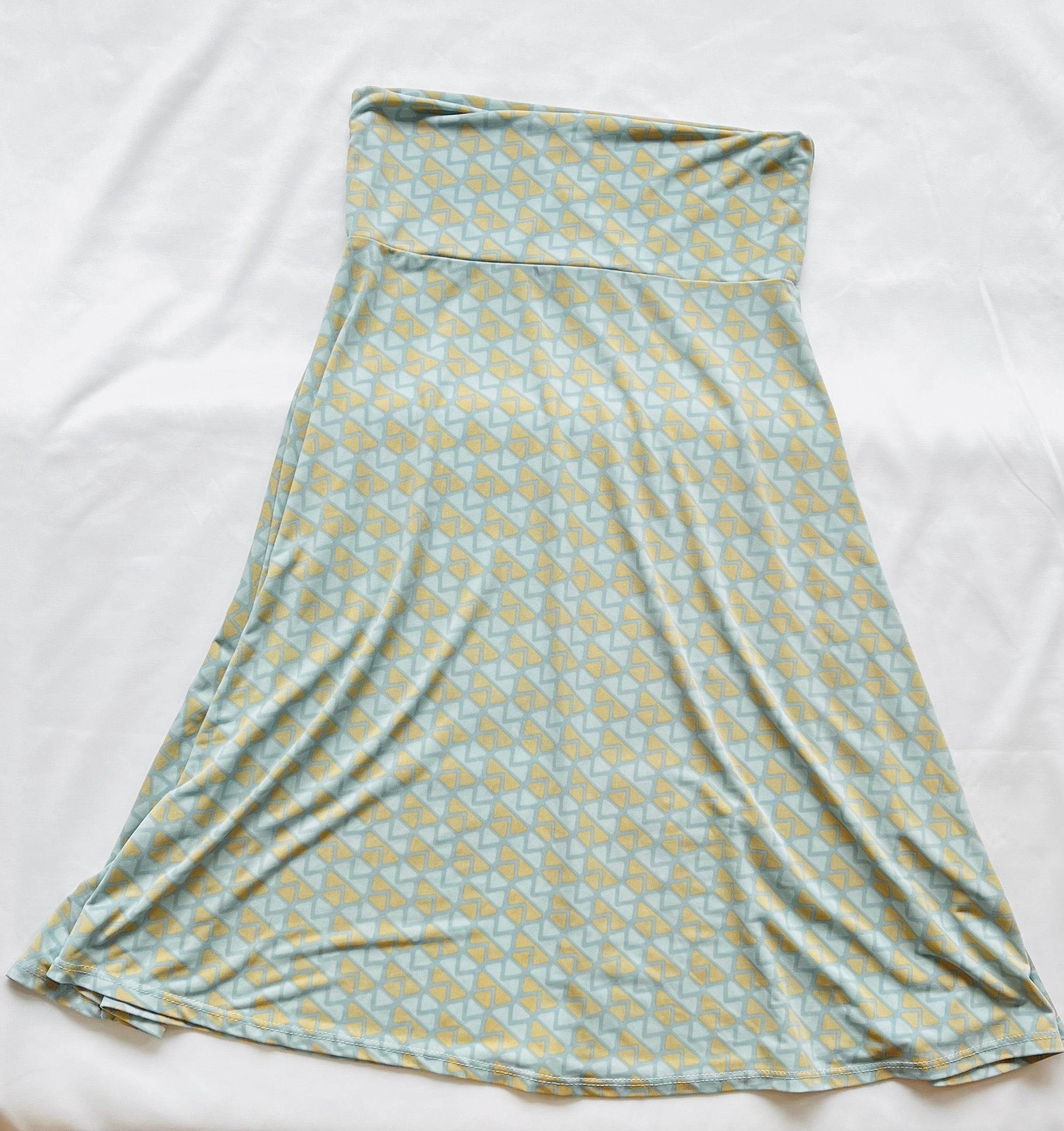 Lularoe dimensional pattern flowy skirt
