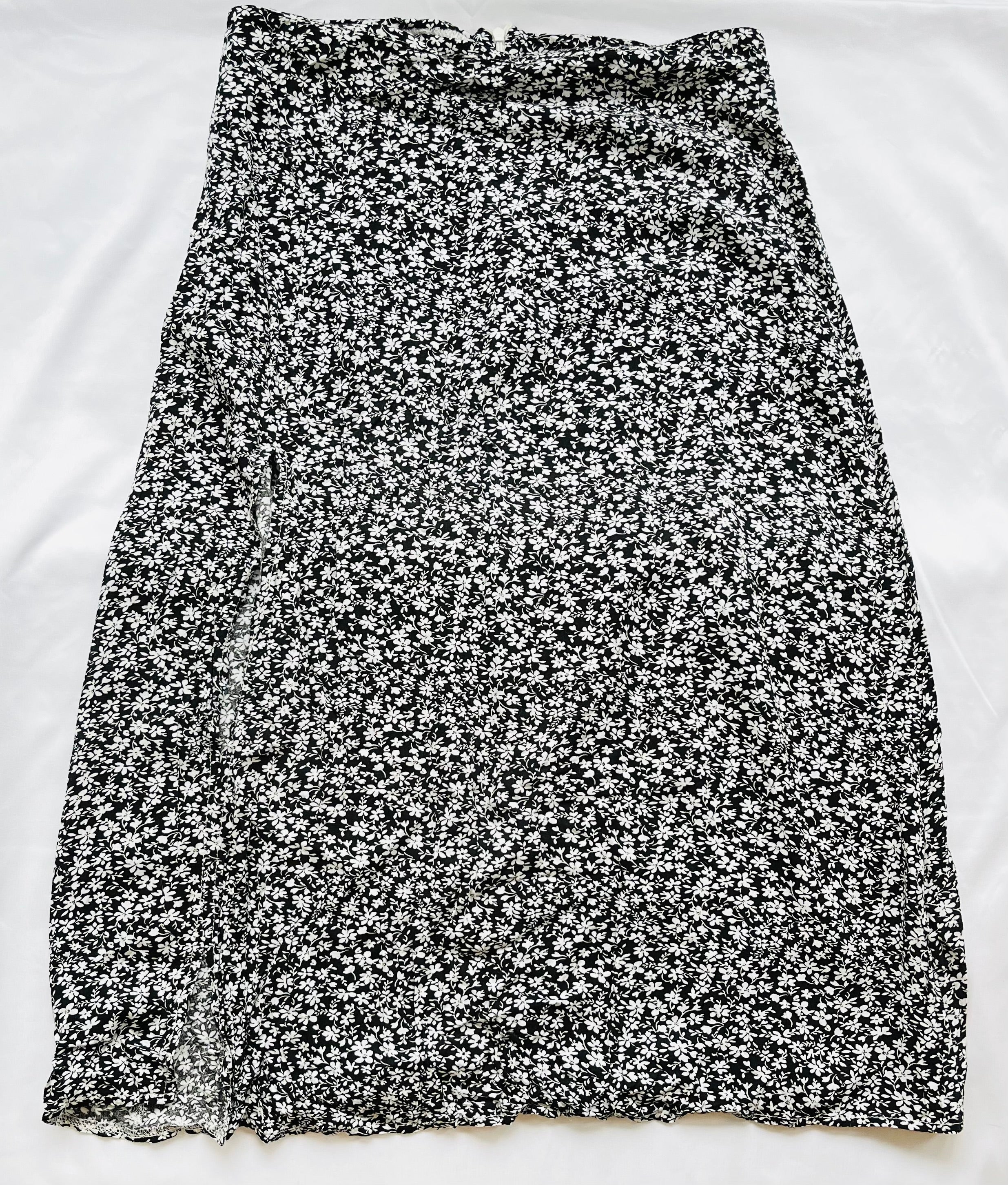 Long skirt with side slit